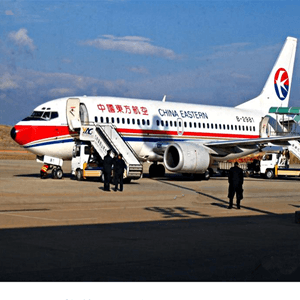桂林两江机场物流航空快运业稳步发展的原因是什么？